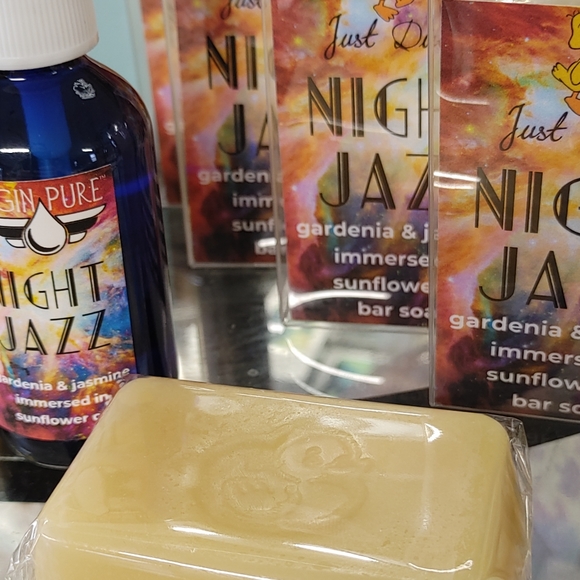 Jasmine + Gardenia Body Oil and Bar Soap - Picture 2 of 2